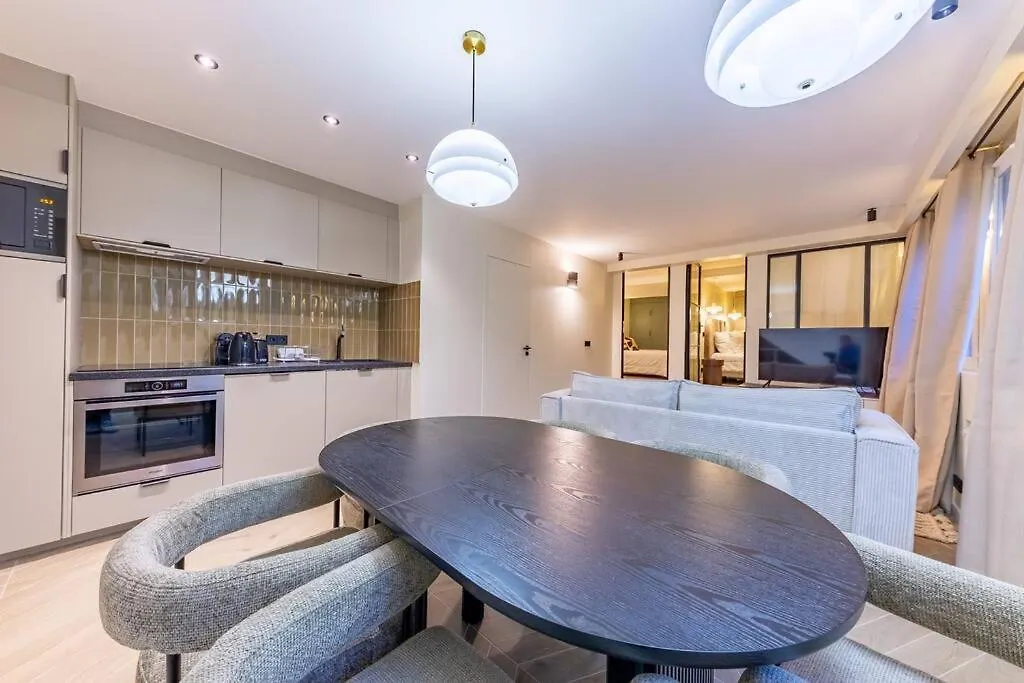 New Spacious 4 Star Family Apartment In Chic 16Th District Paris