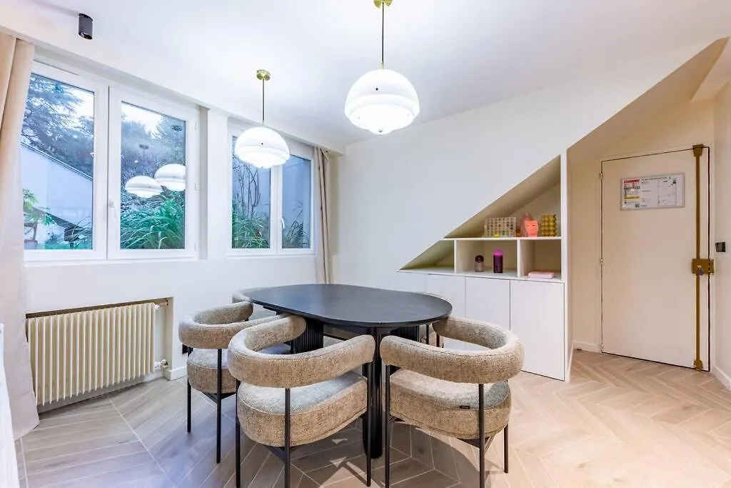 New Spacious 4 Star Family Apartment In Chic 16Th District Paris France