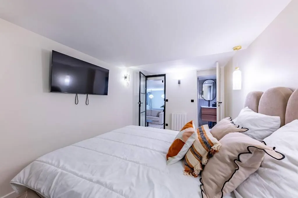 New Spacious 4 Star Family Apartment In Chic 16Th District Paris France